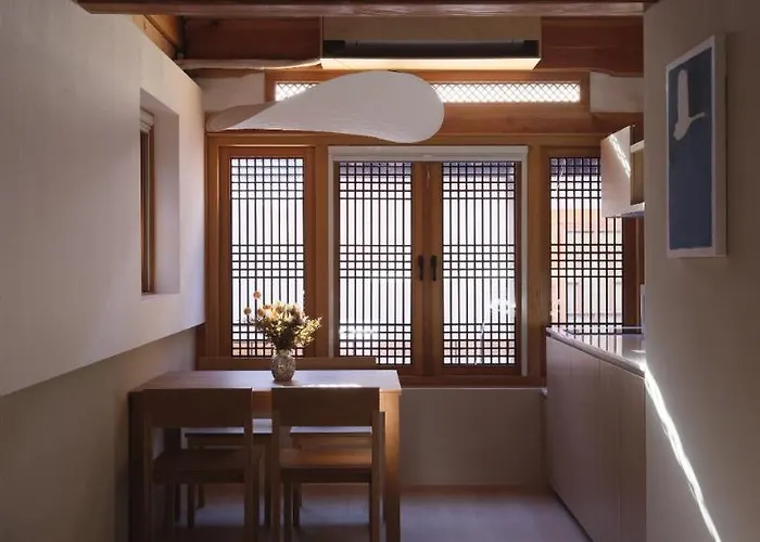 The Korean Traditional Hanok In Downtown For Convenient Public Transportation - Ari