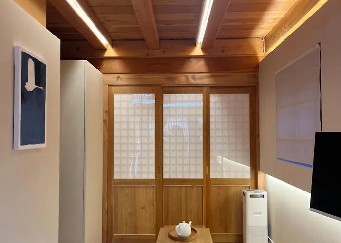 Bed & Breakfast The Korean Traditional Hanok In Downtown For Convenient Public Transportation - Ari