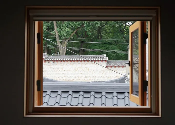 The Korean Traditional Hanok In Downtown For Convenient Public Transportation - Ari Bed & Breakfast Seoel