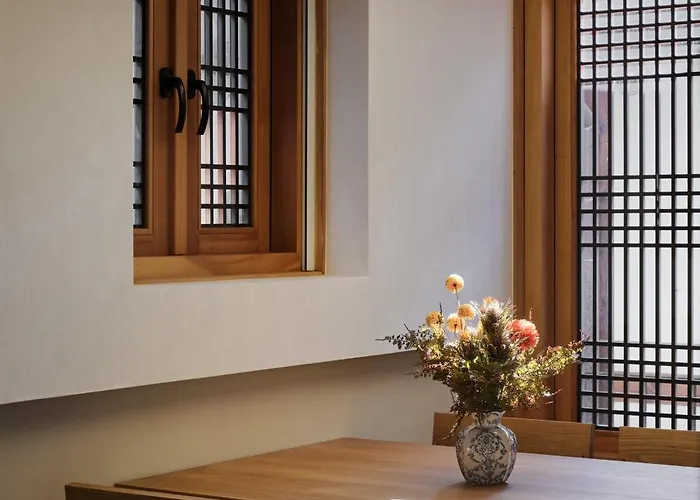 The Korean Traditional Hanok In Downtown For Convenient Public Transportation - Ari 4*
