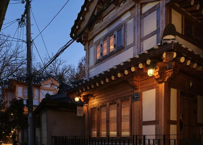The Korean Traditional Hanok In Downtown For Convenient Public Transportation - Ari 4* Seoel