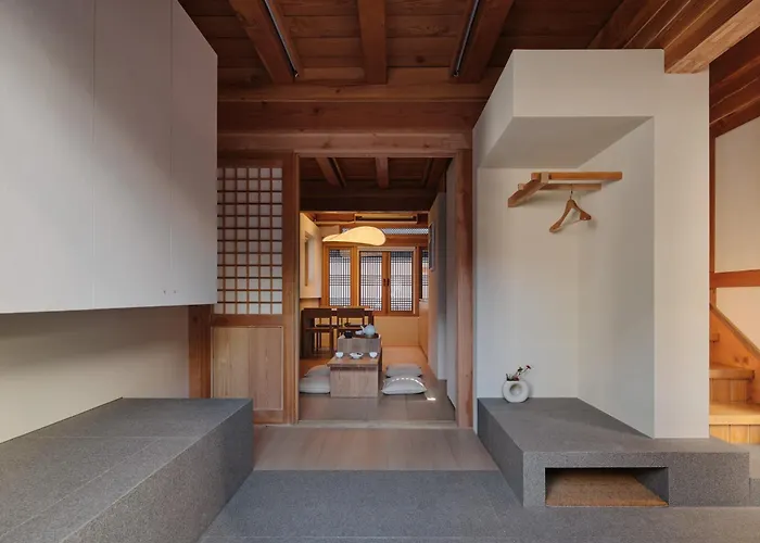 Bed & Breakfast The Korean Traditional Hanok In Downtown For Convenient Public Transportation - Ari