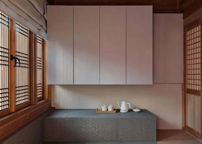The Korean Traditional Hanok In Downtown For Convenient Public Transportation - Ari Bed & Breakfast 4*