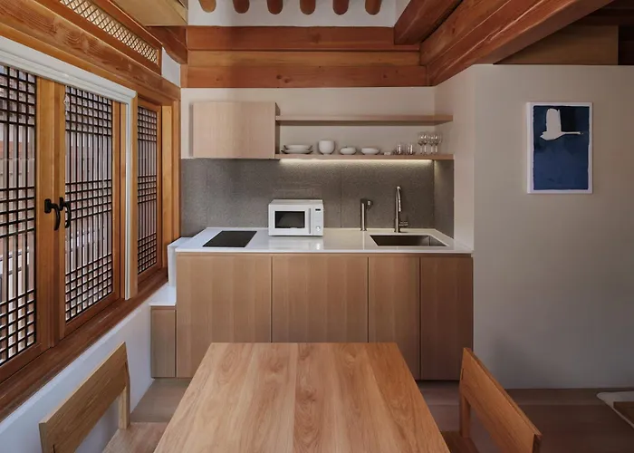 Bed & Breakfast The Korean Traditional Hanok In Downtown For Convenient Public Transportation - Ari Seoel