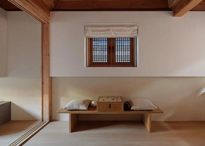 The Korean Traditional Hanok In Downtown For Convenient Public Transportation - Ari 4*