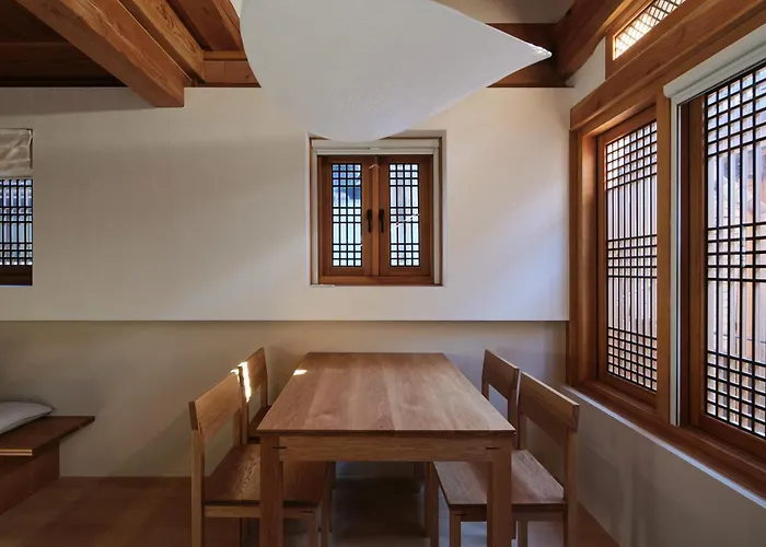 The Korean Traditional Hanok In Downtown For Convenient Public Transportation - Ari Bed & Breakfast