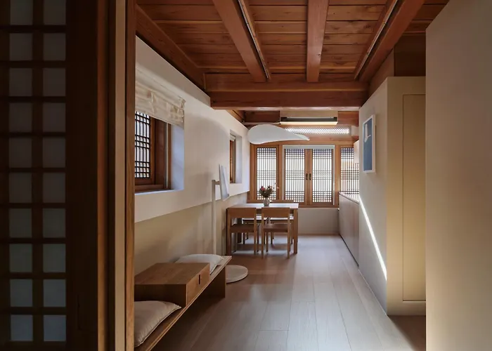 Bed & Breakfast The Korean Traditional Hanok In Downtown For Convenient Public Transportation - Ari 4*