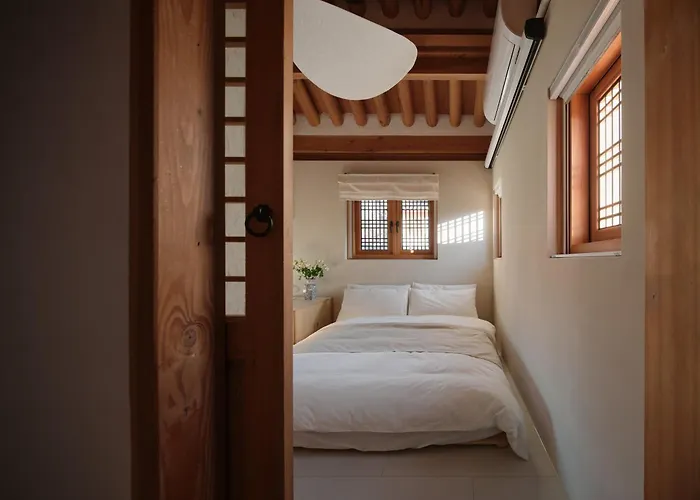 Bed & Breakfast The Korean Traditional Hanok In Downtown For Convenient Public Transportation - Ari