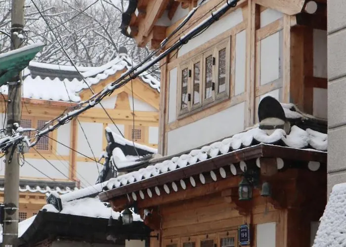 Bed & Breakfast The Korean Traditional Hanok In Downtown For Convenient Public Transportation - Ari Seoel