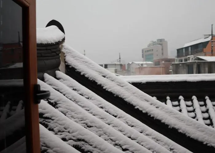 The Korean Traditional Hanok In Downtown For Convenient Public Transportation - Ari Bed & Breakfast 4*
